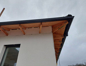 Zateplení stropu bungalovu pomocí foukané izolace